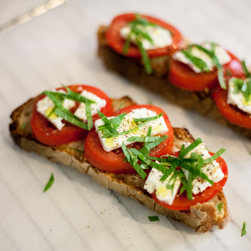 Tartines tomate feta