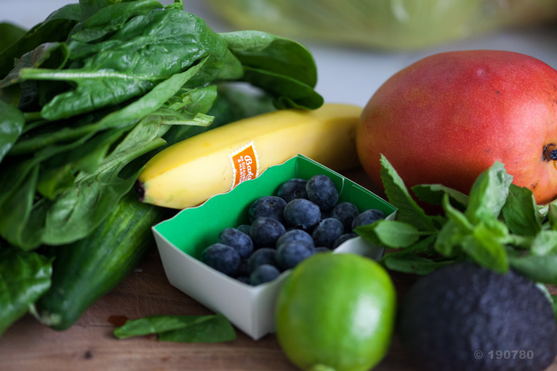 Smoothie vert avocat épinards mangue