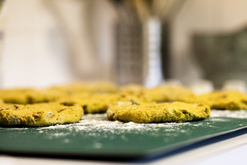 Petits pains aux fruits secs, graines et curcuma