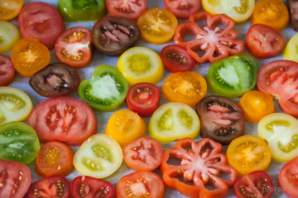 Tomates hautes en couleur et pesto minute